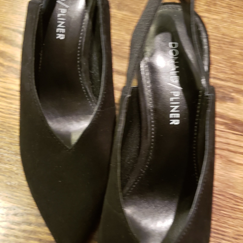 Donald Pliner black heels
